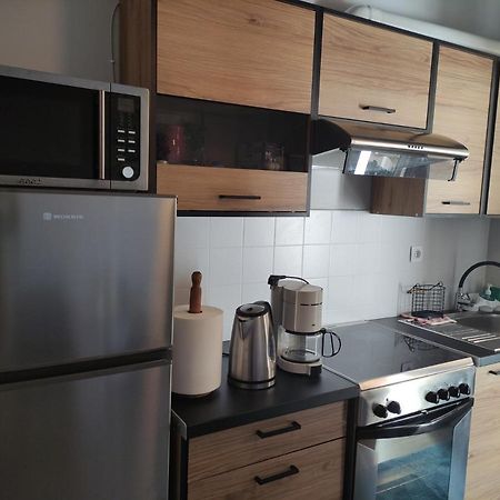 Love Truth Life Apartment Пирея Екстериор снимка