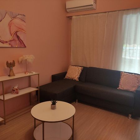Love Truth Life Apartment Пирея Екстериор снимка