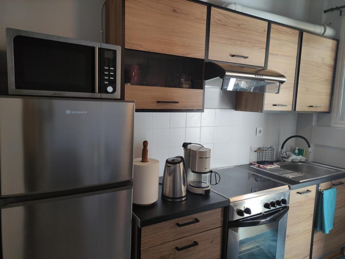 Love Truth Life Apartment Пирея Екстериор снимка