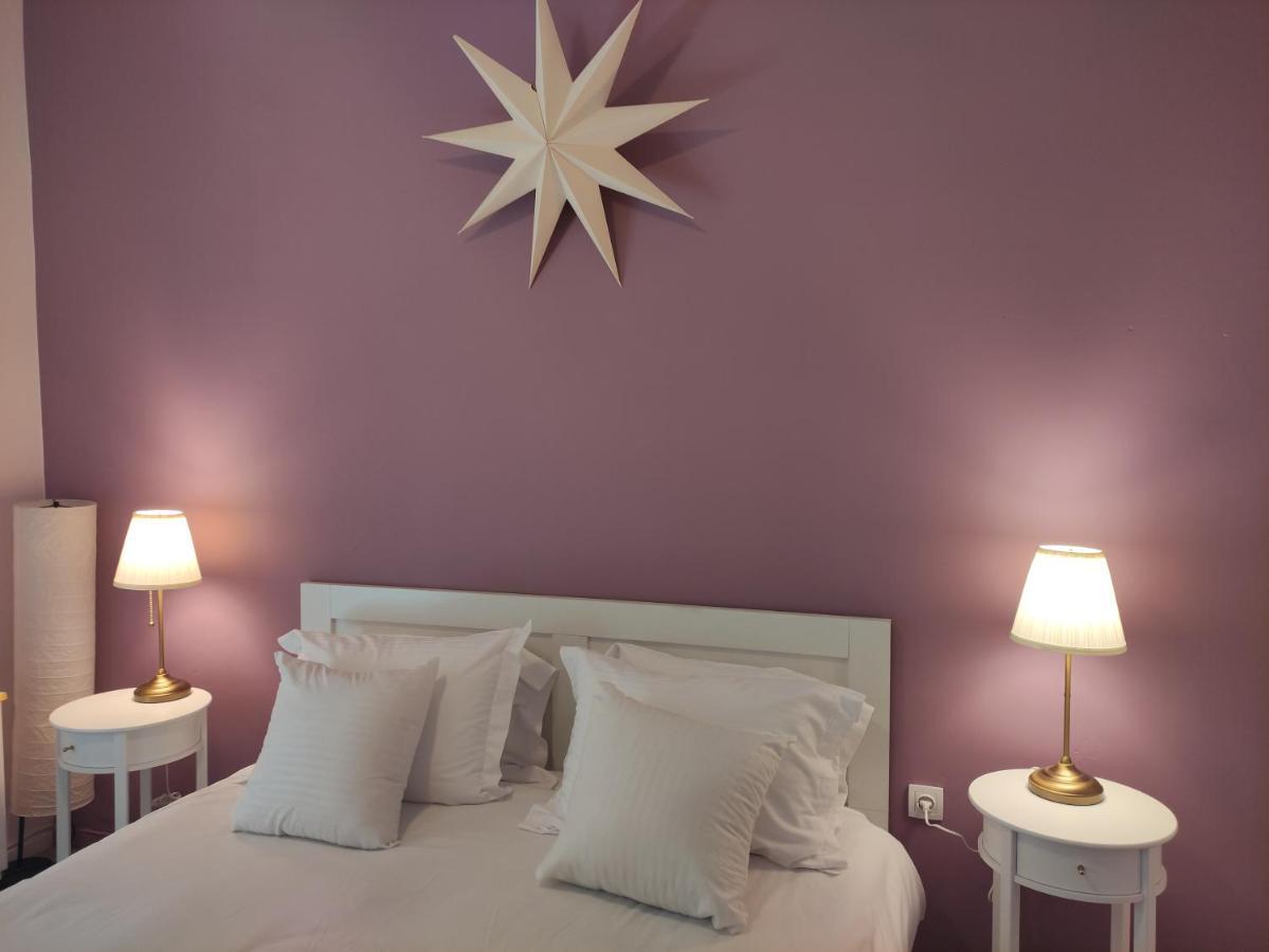 Love Truth Life Apartment Пирея Екстериор снимка