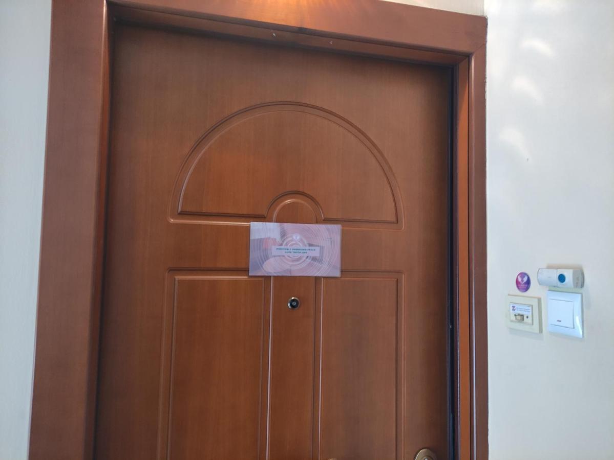 Love Truth Life Apartment Пирея Екстериор снимка