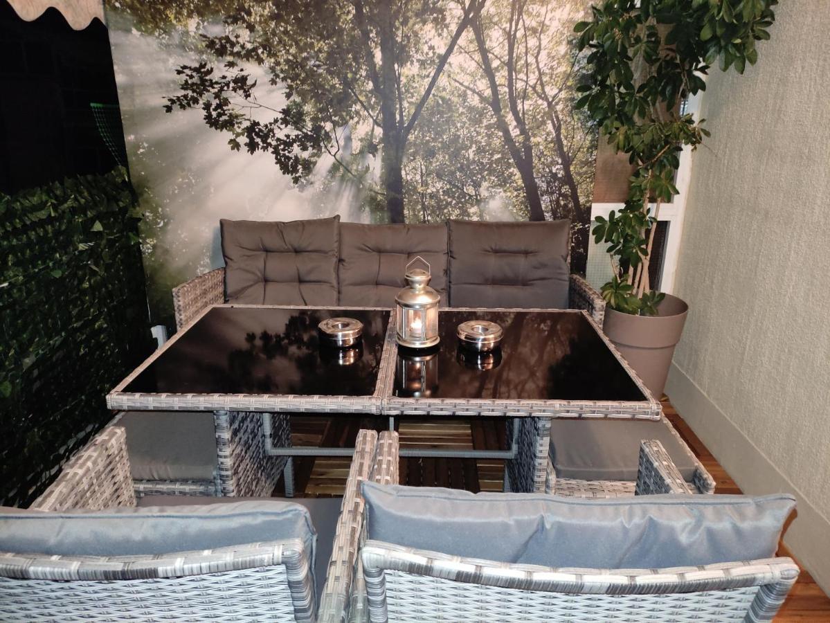 Love Truth Life Apartment Пирея Екстериор снимка